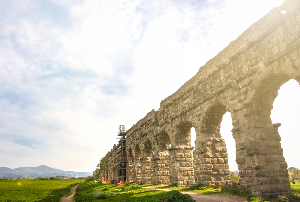 park aqueduct rome 2